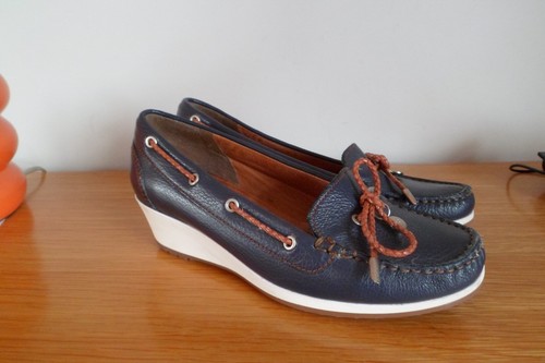 Navy leather low wedge - navy,